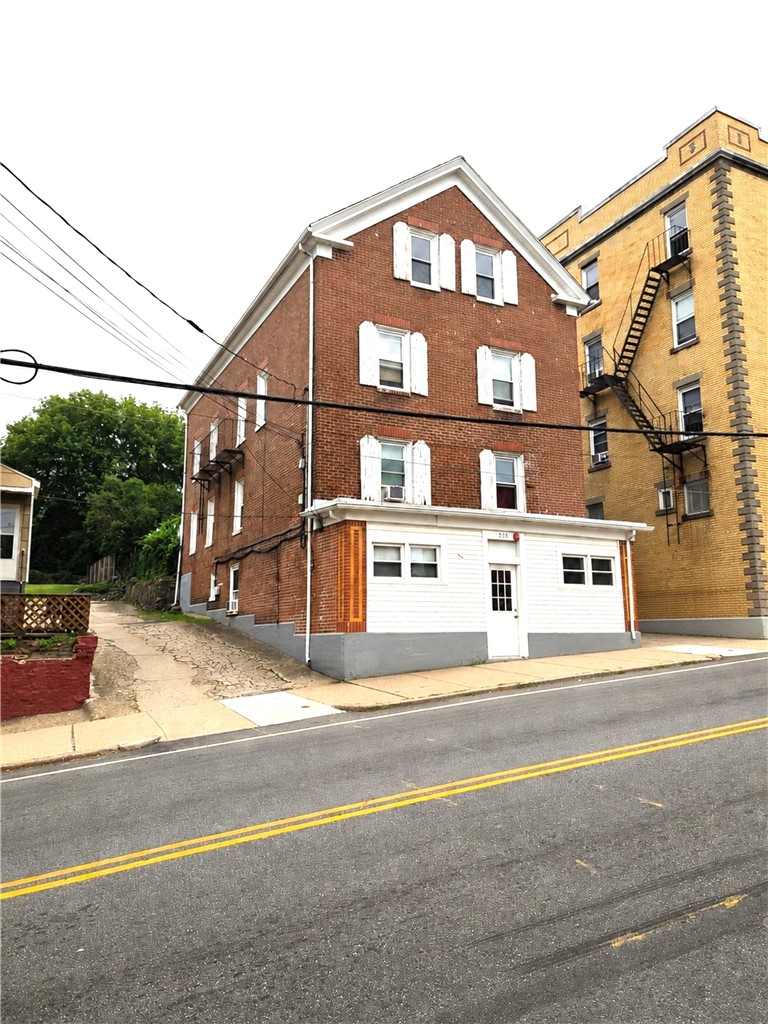 558 East School Street — photo