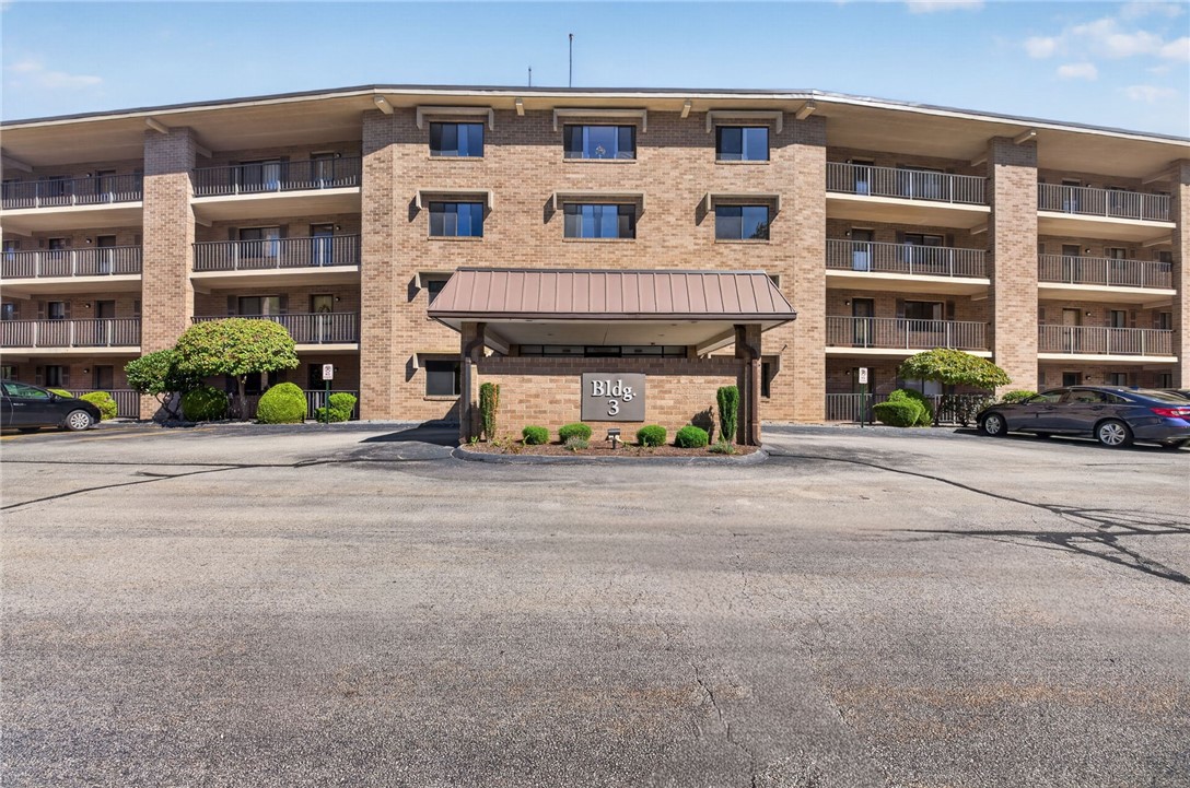 650 East Greenwich Avenue 3/405 — photo