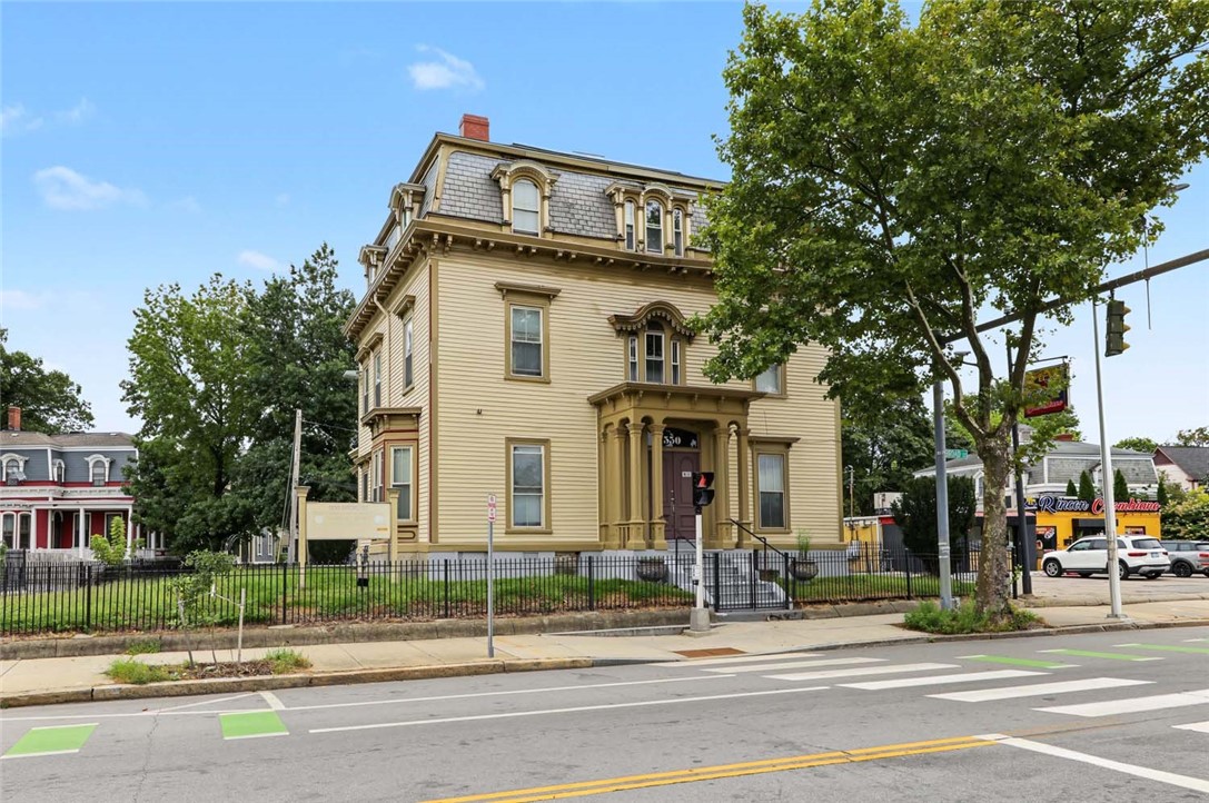 550 Broad Street — photo