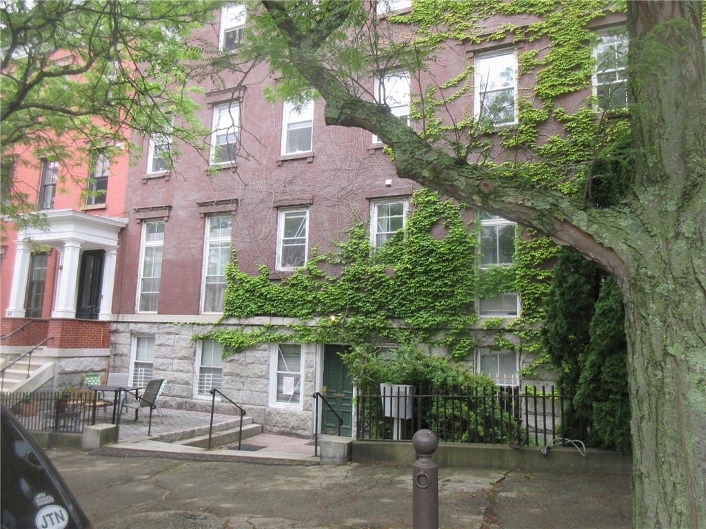 100 Bowen Street 1 W — photo