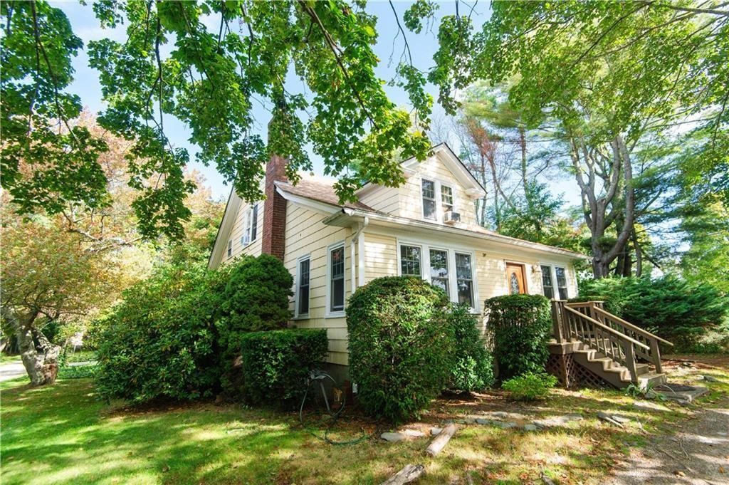 556 East Main Road — photo