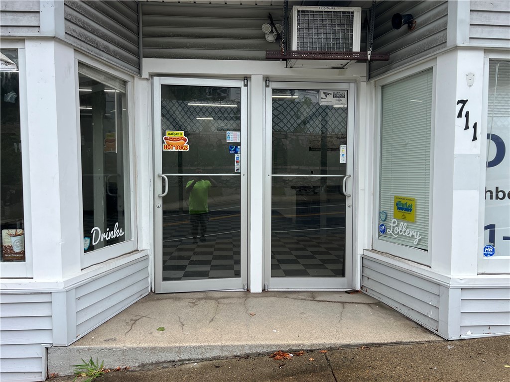 711 Providence Street — photo