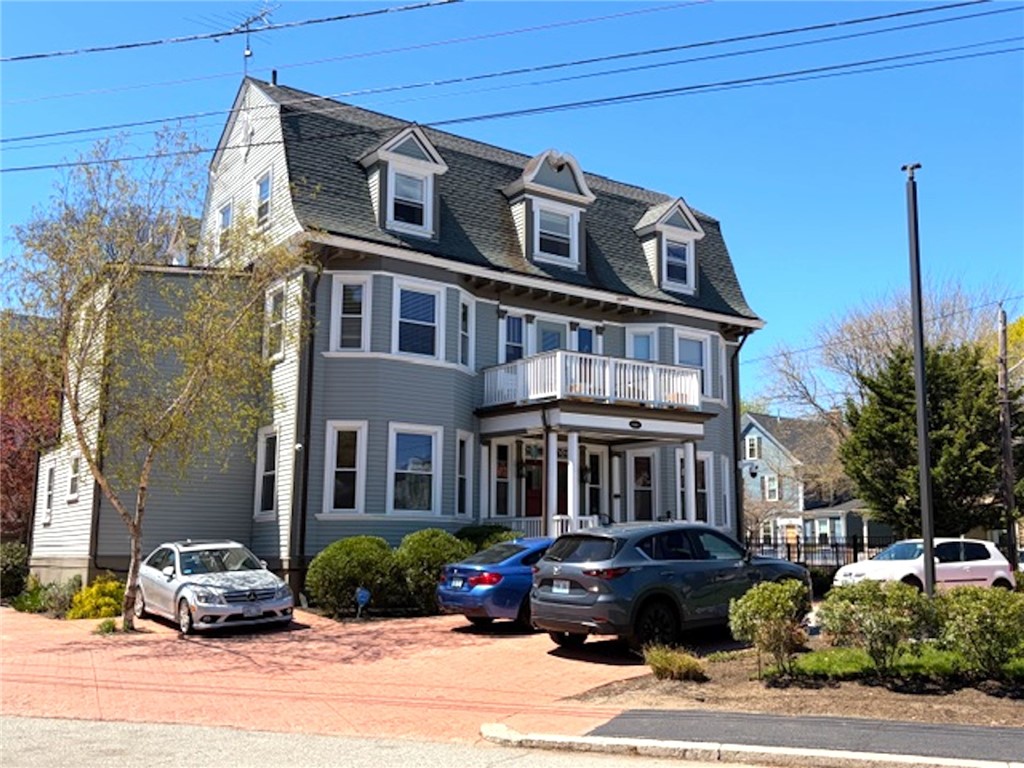 131 Irving Avenue Garden — photo