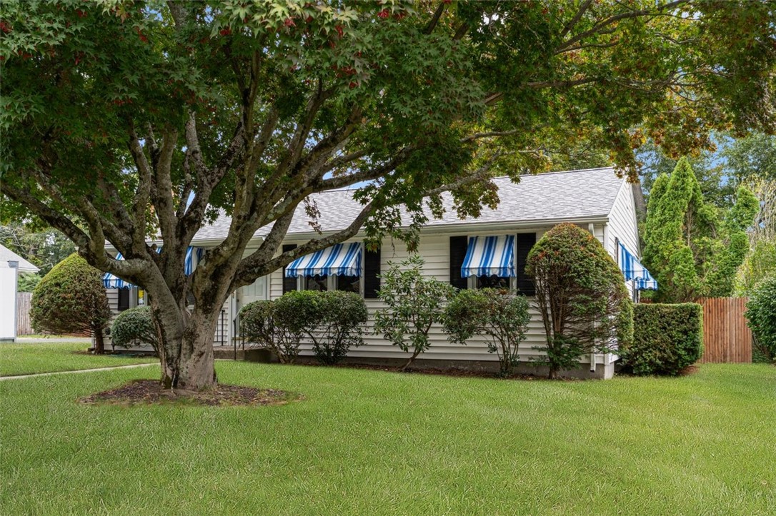 18 Laurel Lane — photo