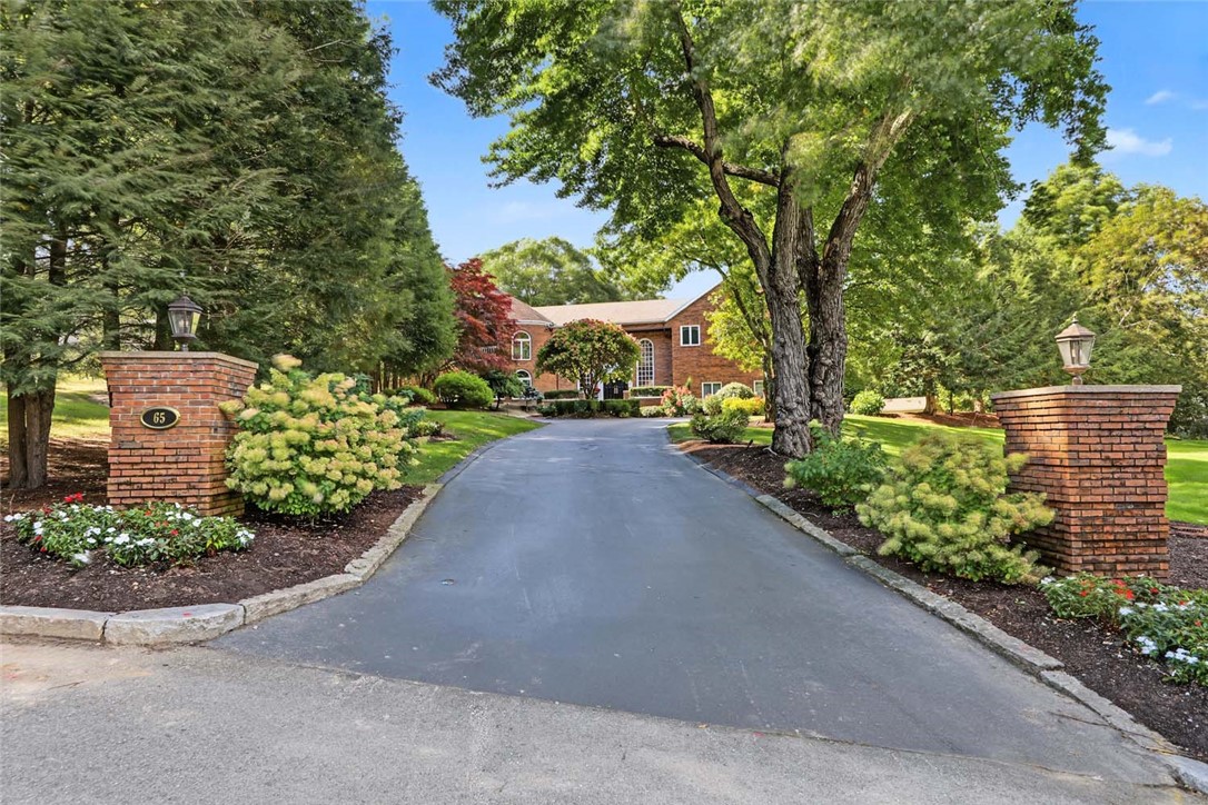65 Viva Way — photo