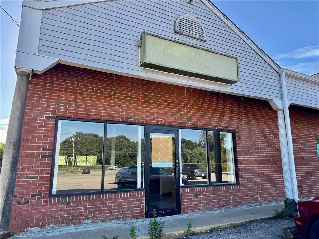 250 South County Trail D — photo