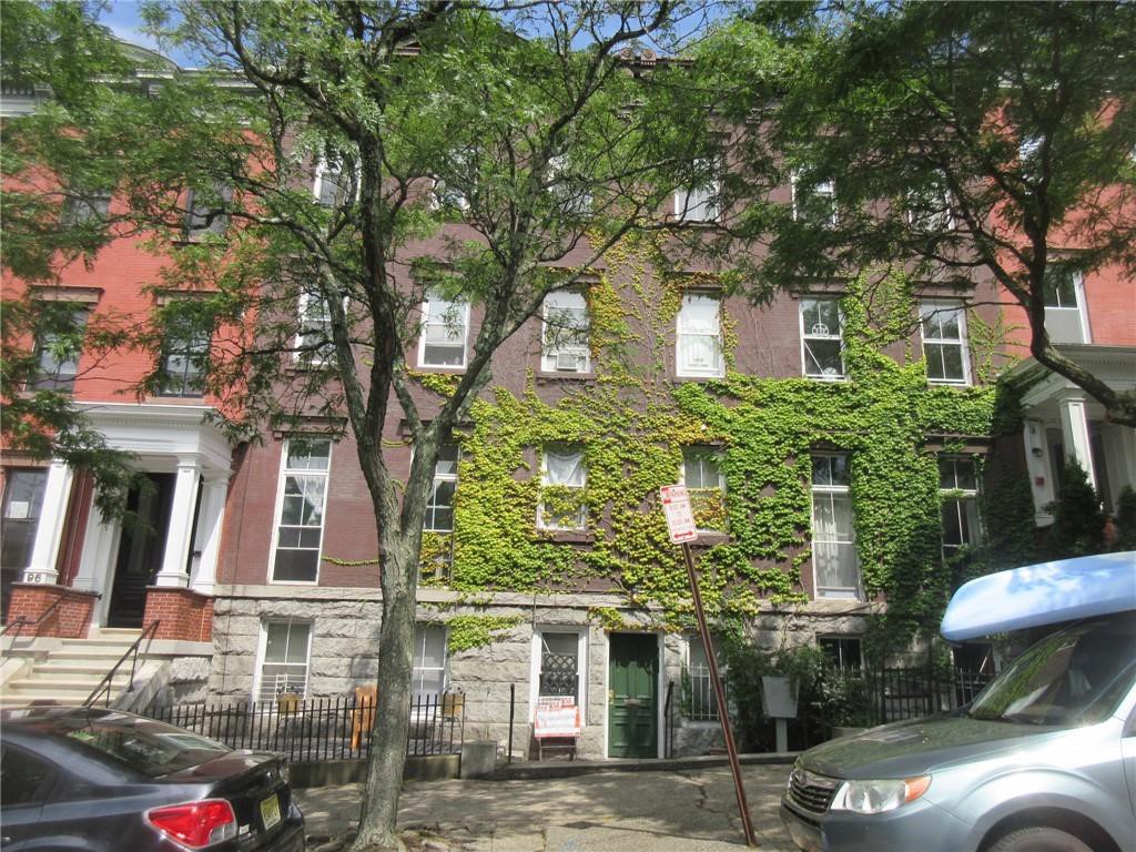 100 Bowen Street 4 W — photo