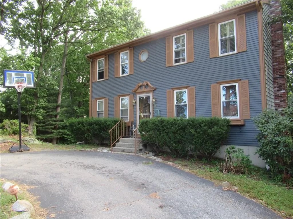 83 Locust Avenue — photo