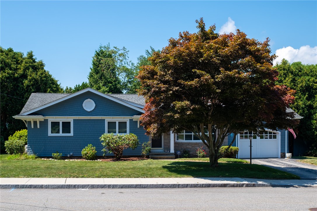 3 Emerald Street — photo