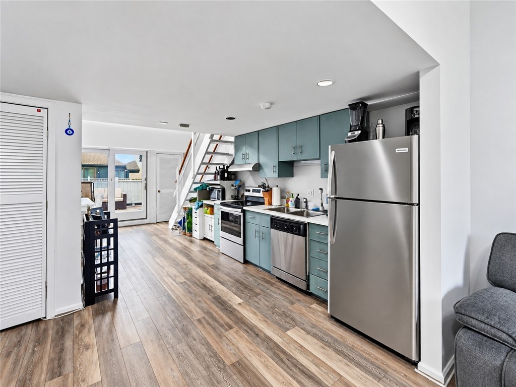 122 Swinburne Row 2 — photo
