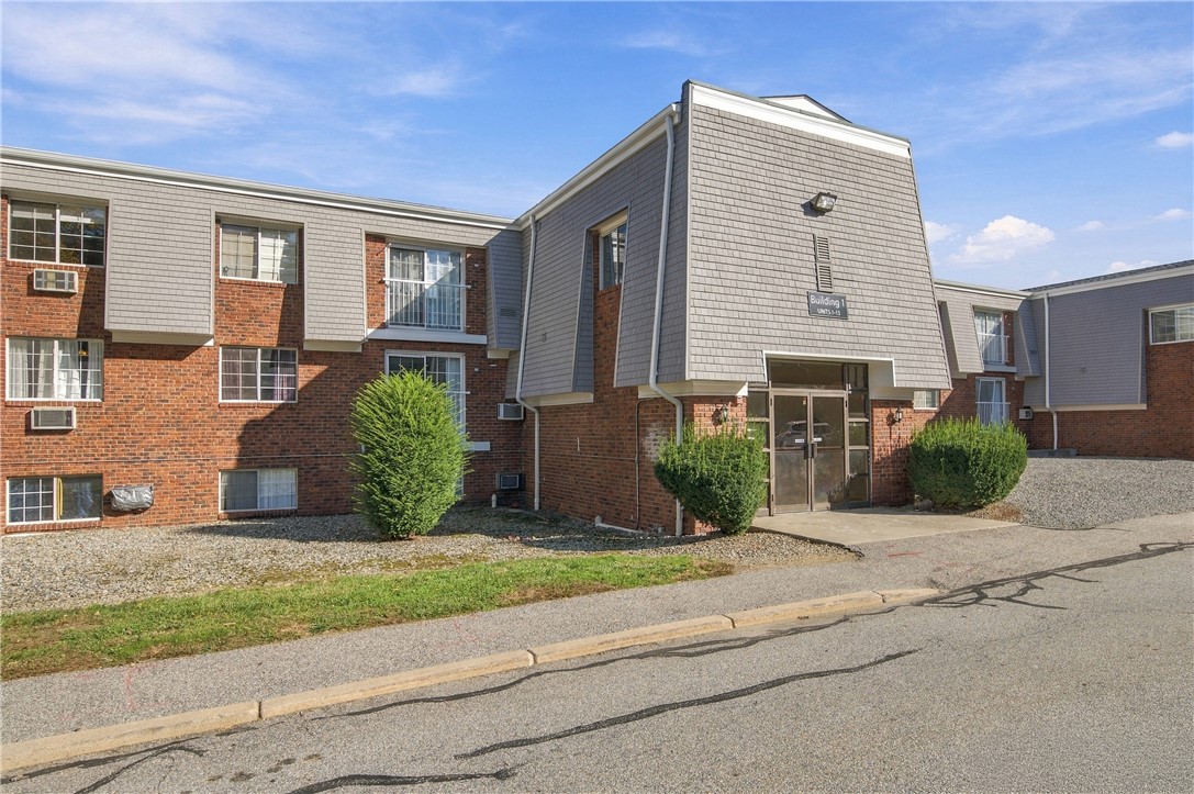 300 Smithfield Road Unit 1-5 — photo