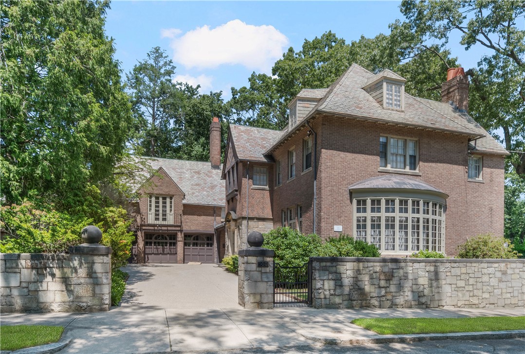 330 Freeman Parkway — photo