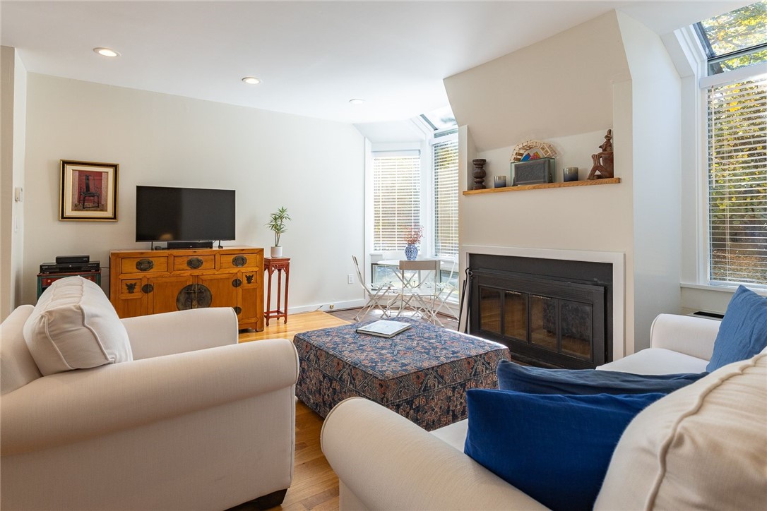 421 Bellevue Avenue Unit 2D — photo