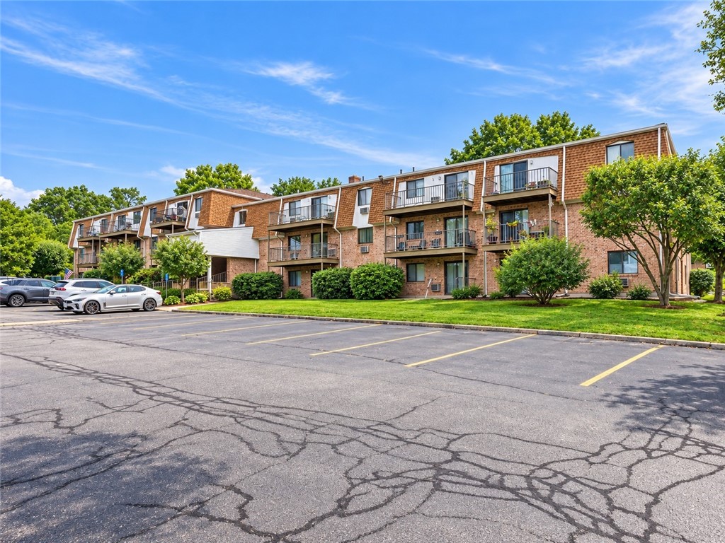 752 Quaker Lane Unit B207 — photo