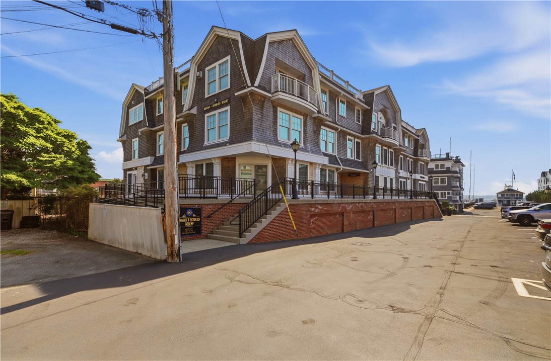 10 Brown & Howard Wharf Unit 105 — photo
