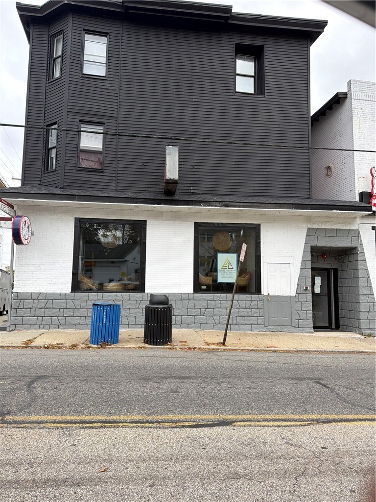 651 Admiral Street Unit 3 — photo