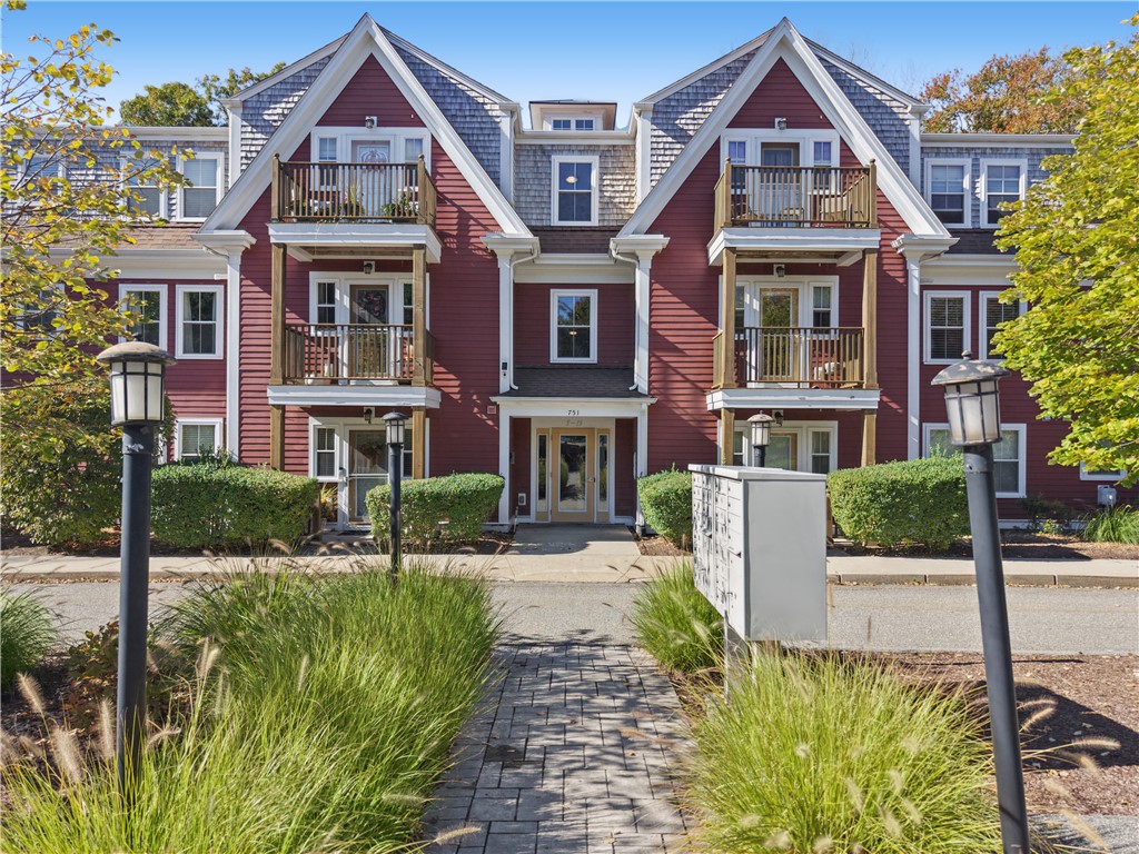 751 Metacom Avenue Unit 10 — photo