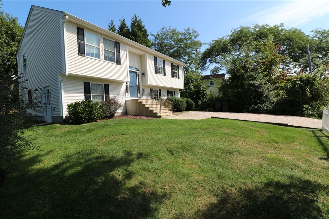 22 Fairway Drive — photo