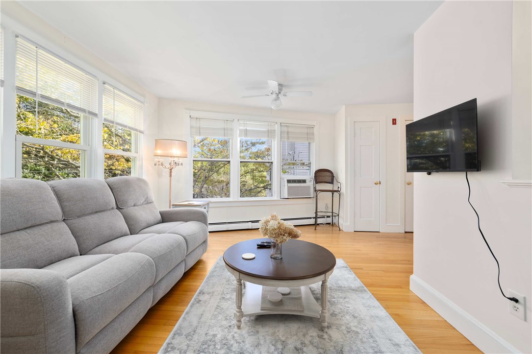 446 Bellevue Avenue Unit 4 — photo
