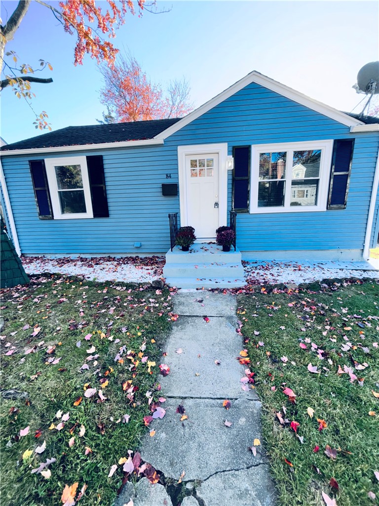 84 Davis Avenue — photo