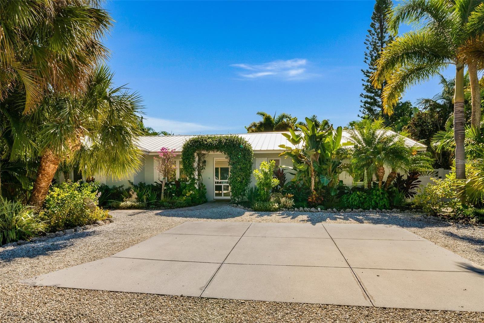 207 Peacock Lane — photo