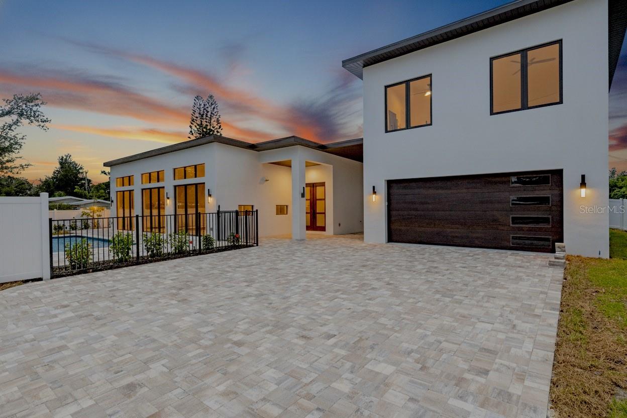2079 Hibiscus Street — photo