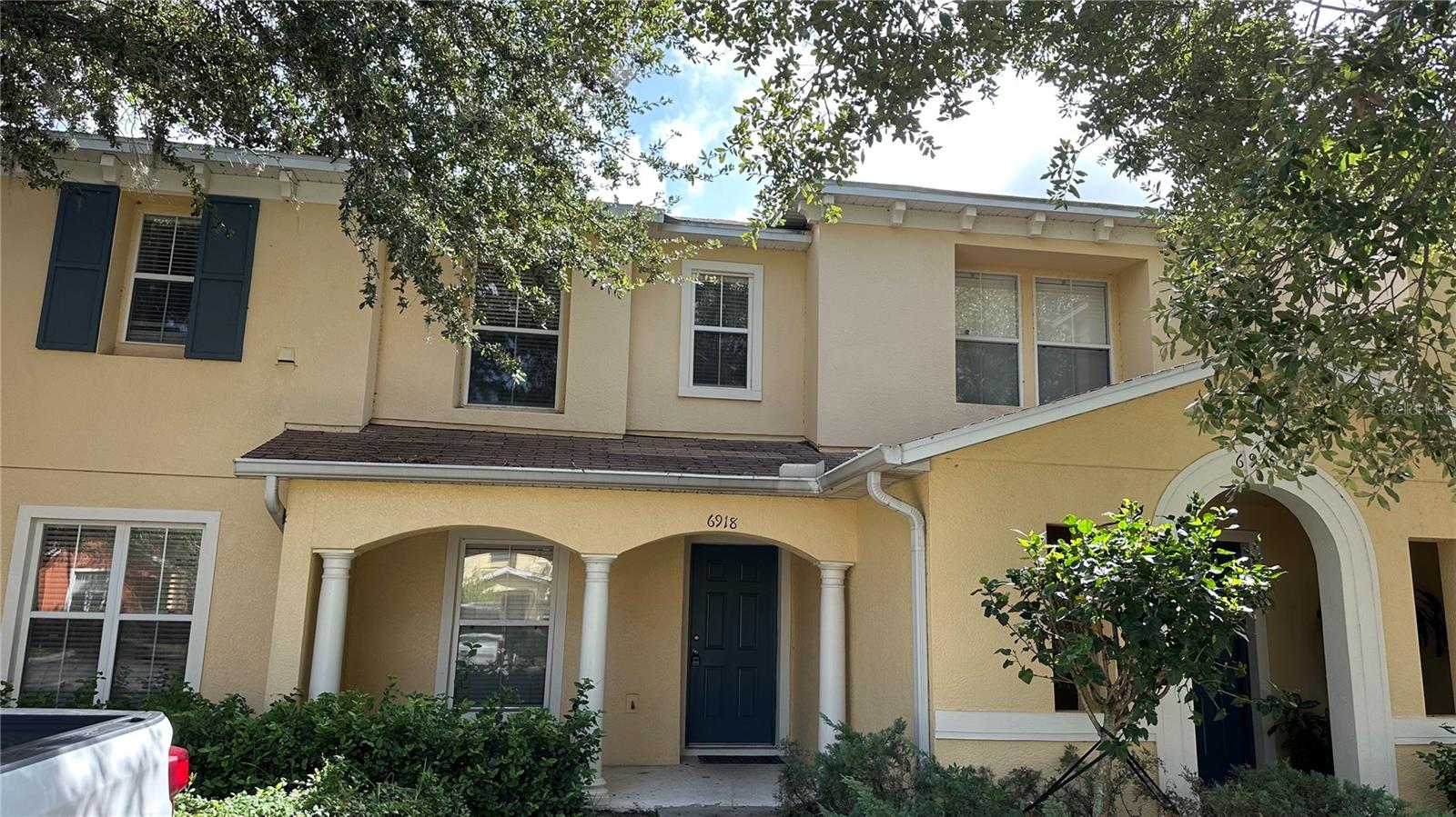 6918 Hawthorne Trace Lane — photo