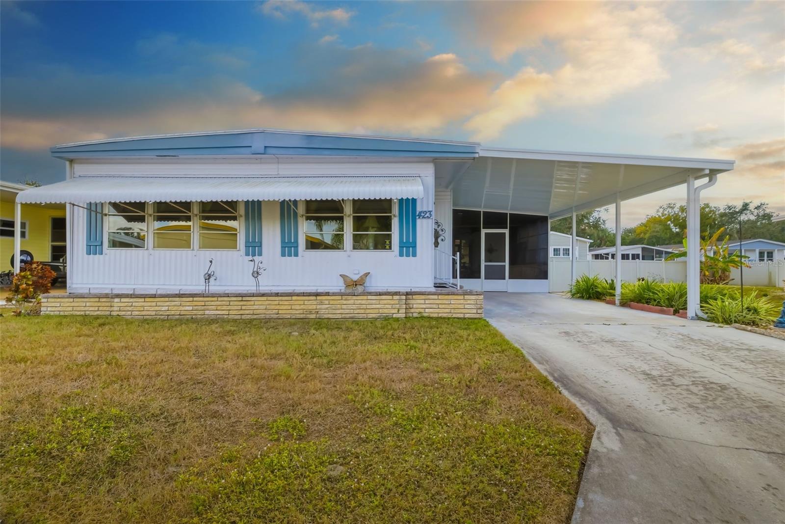 5619 Bayshore Road 423 — photo