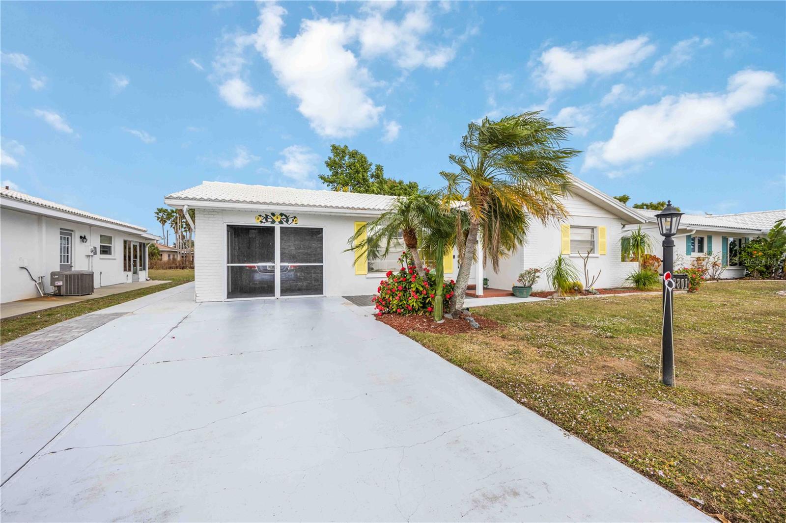 3801 Chinaberry — photo