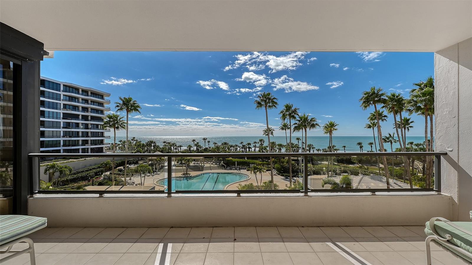 545 Sanctuary Drive B305 — photo