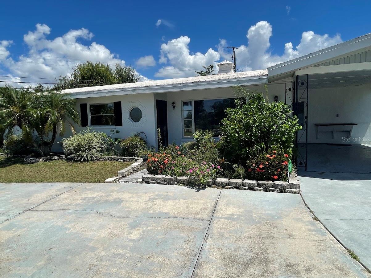609 Shamrock Boulevard — photo