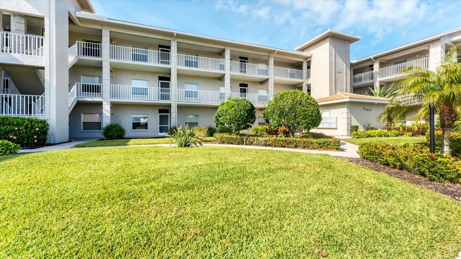 9610 Club South Circle 4106 — photo