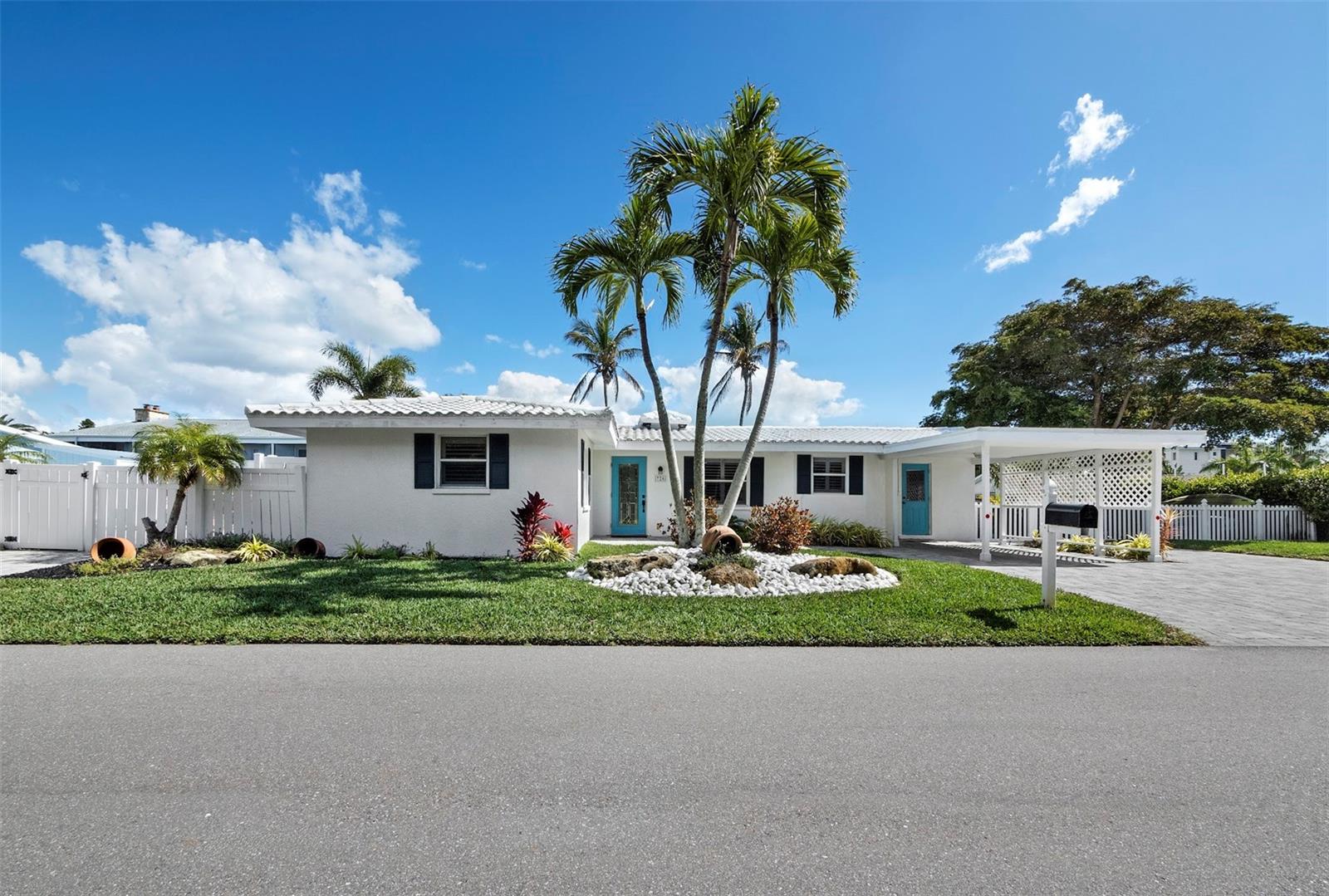 726 Jungle Queen Way — photo