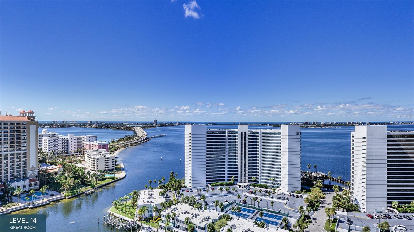 555 Quay Cmns 1402 — photo