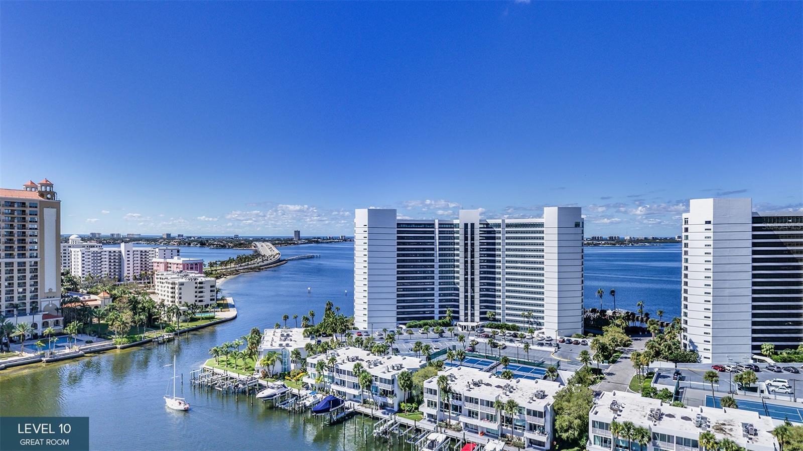 555 Quay Cmns 1103 — photo