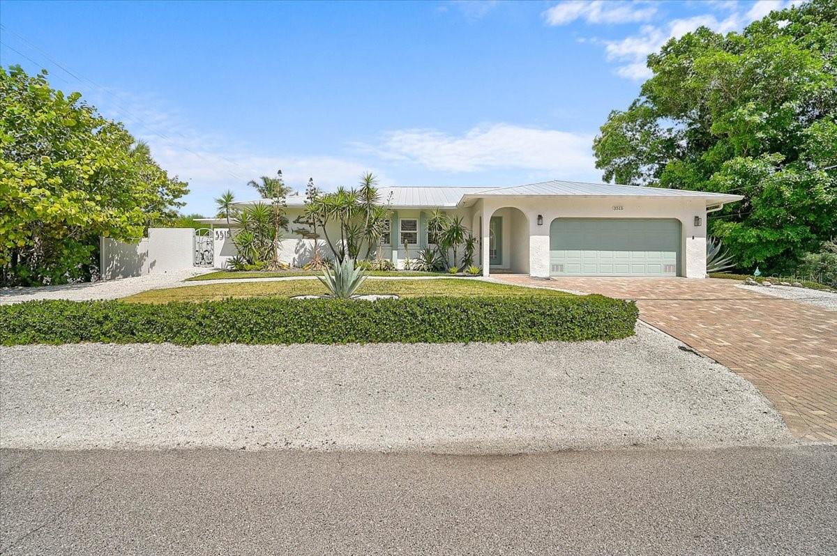 3515 la Paloma Avenue — photo
