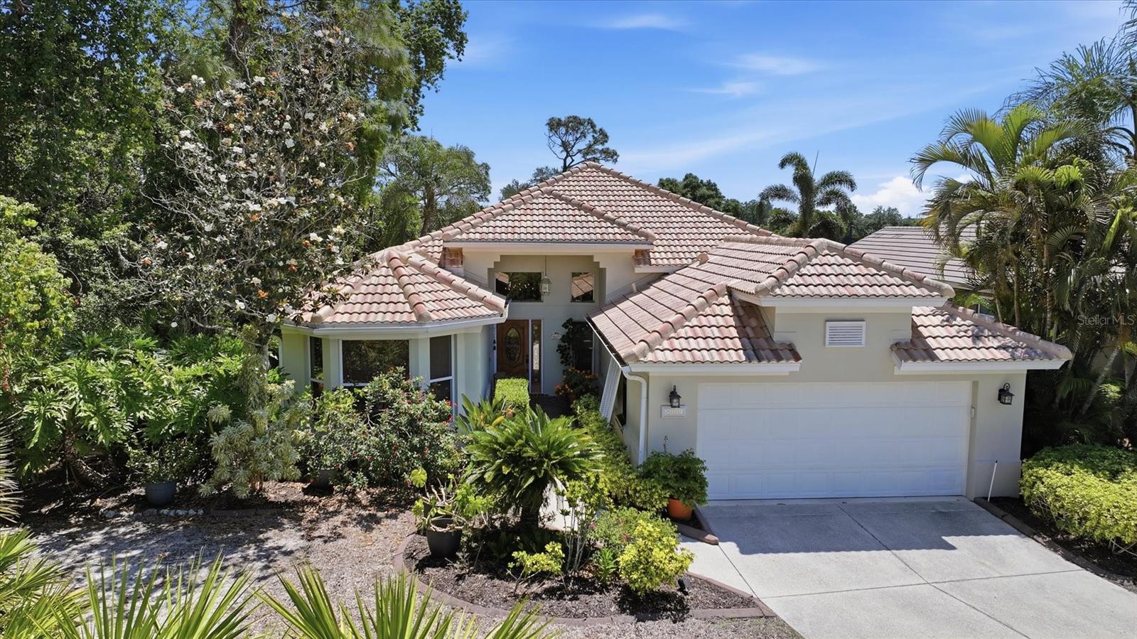 8009 Hampton Court — photo