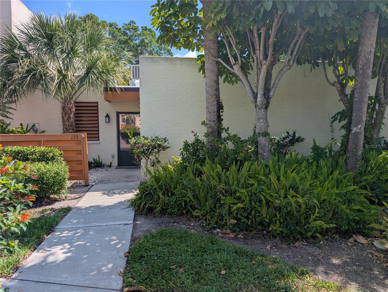 135 Wild Palm Drive — photo
