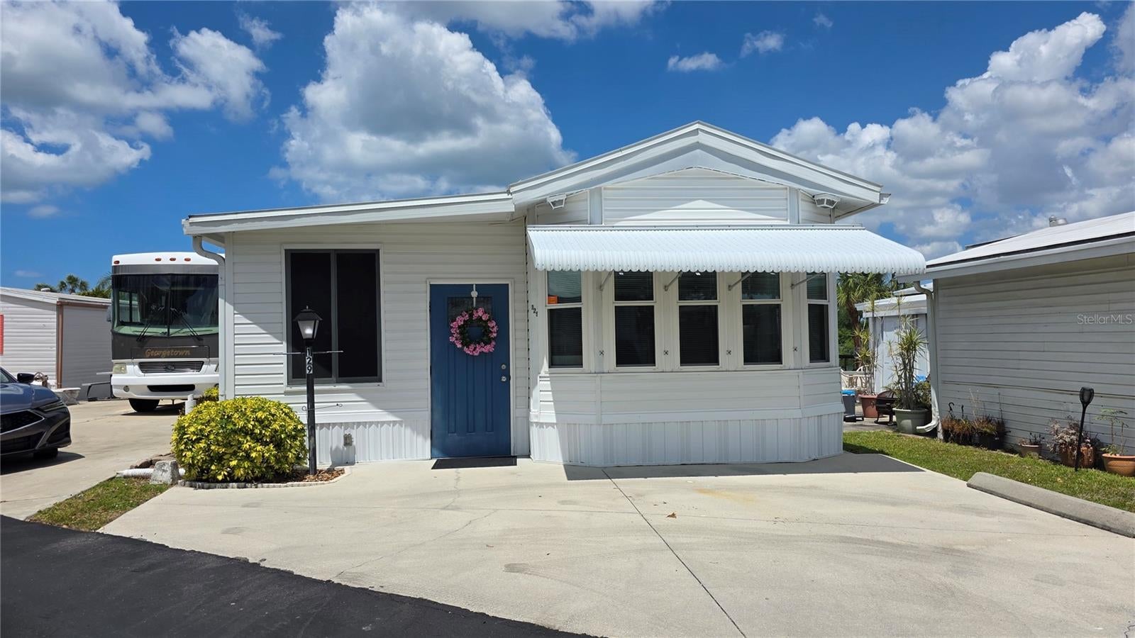 1674 University Pkwy Lot 129 — photo
