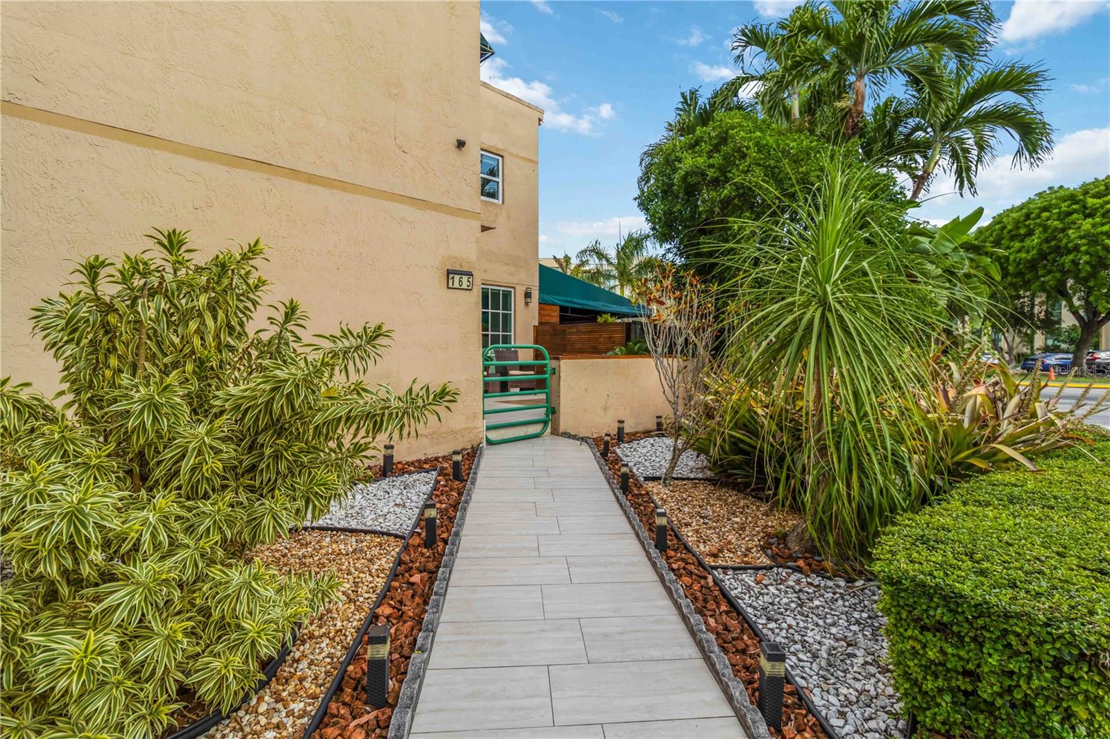 11880 SW 19th Lane 165 — photo