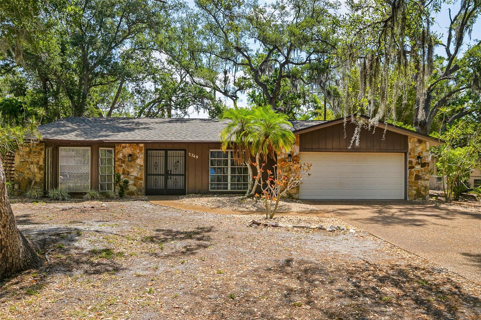 2749 Greendale Drive — photo