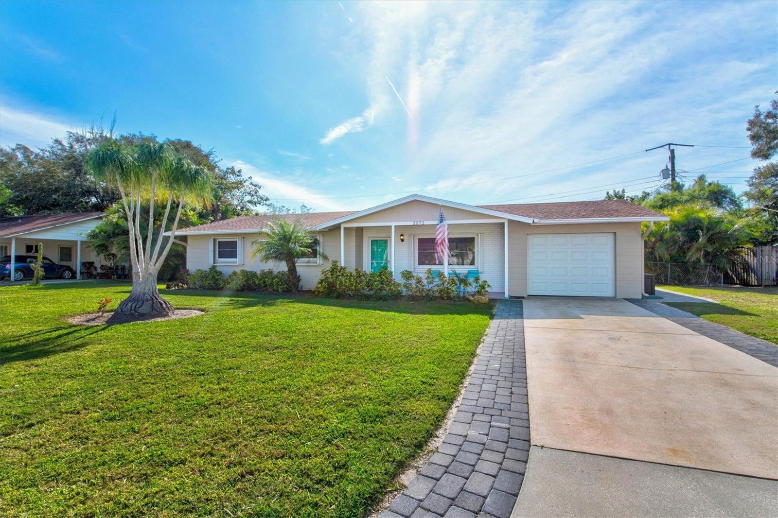 2572 Jefferson Circle — photo