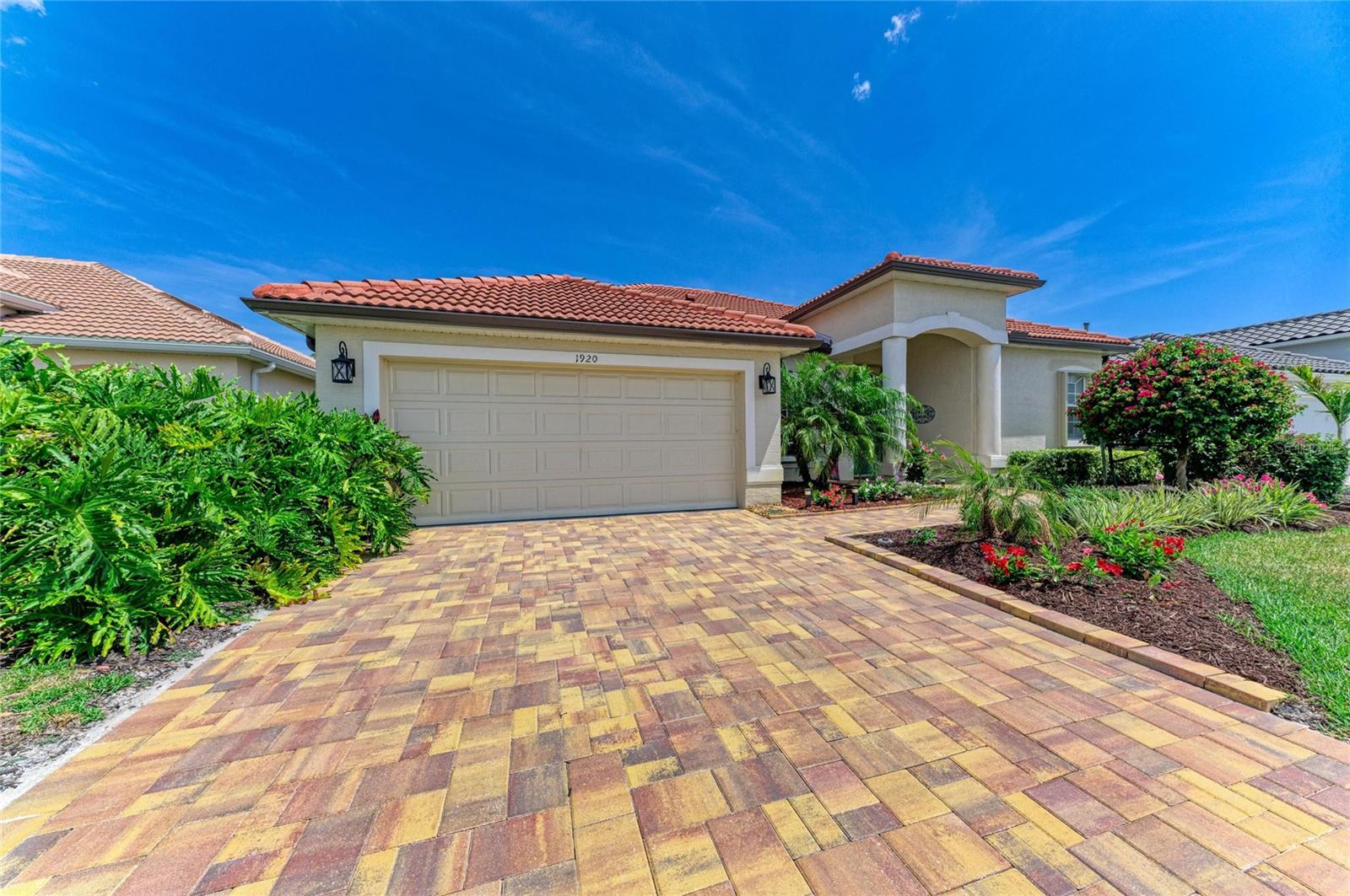 1920 Coconut Palm Circle — photo
