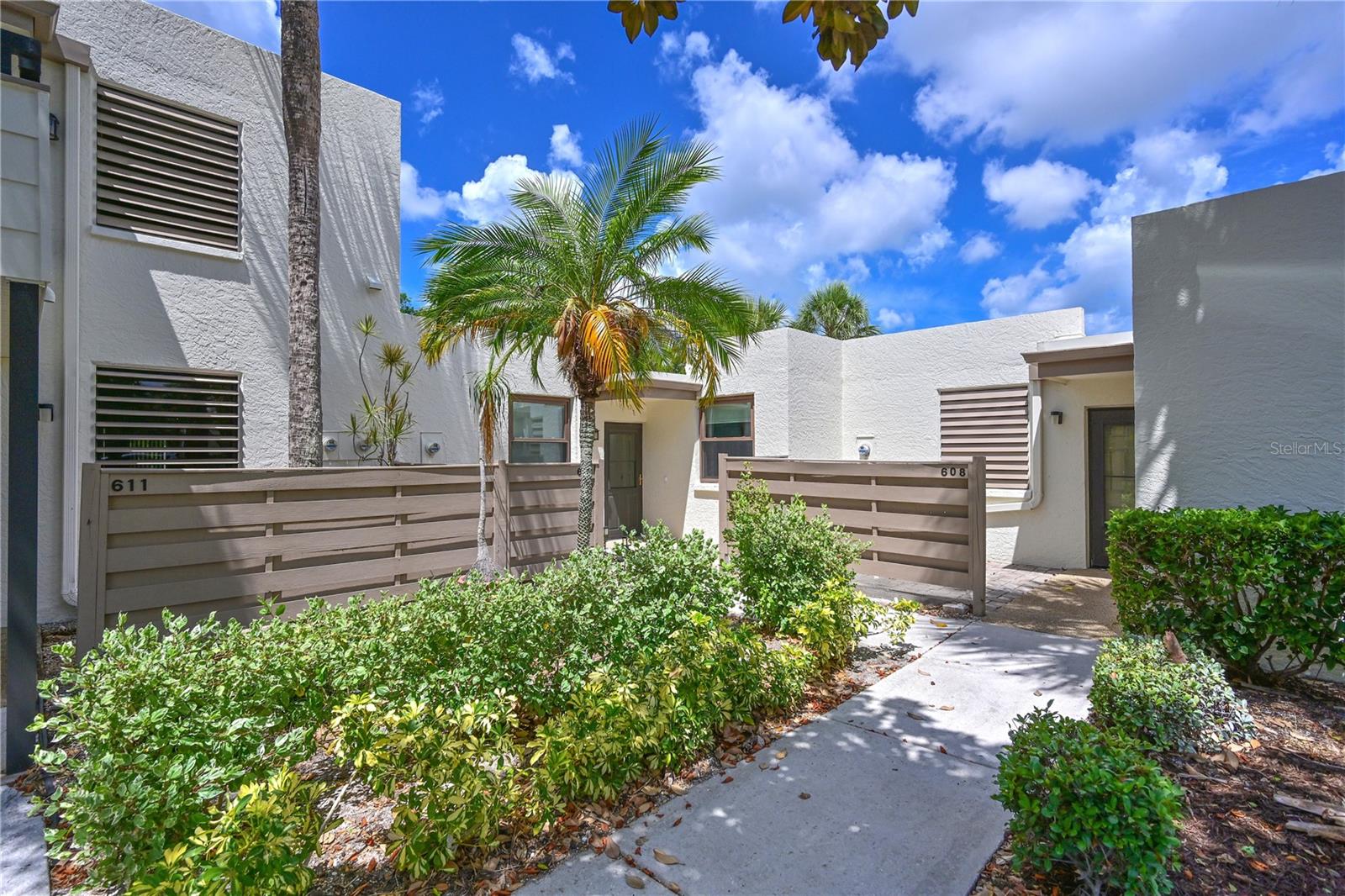 609 Woodlawn Drive — photo