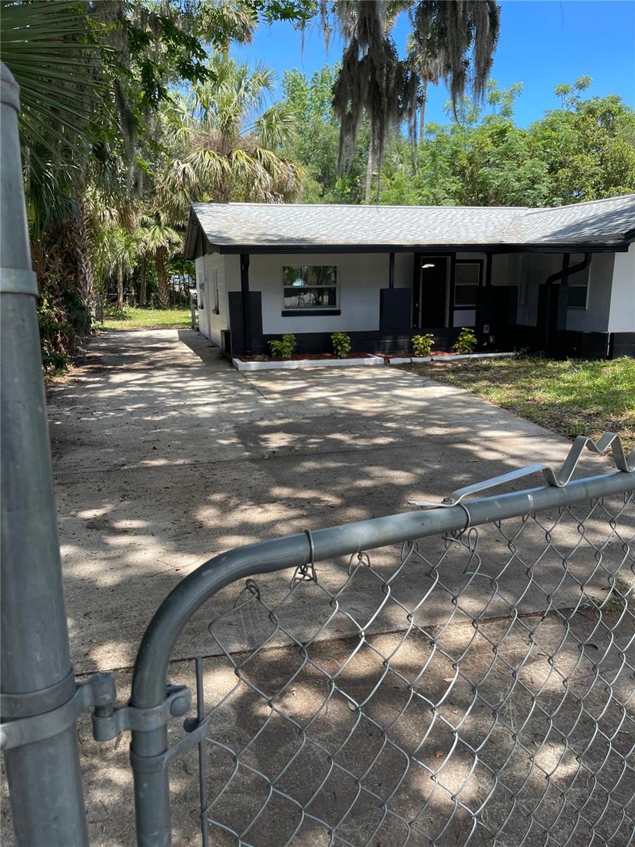 1139 Woodside Drive — photo