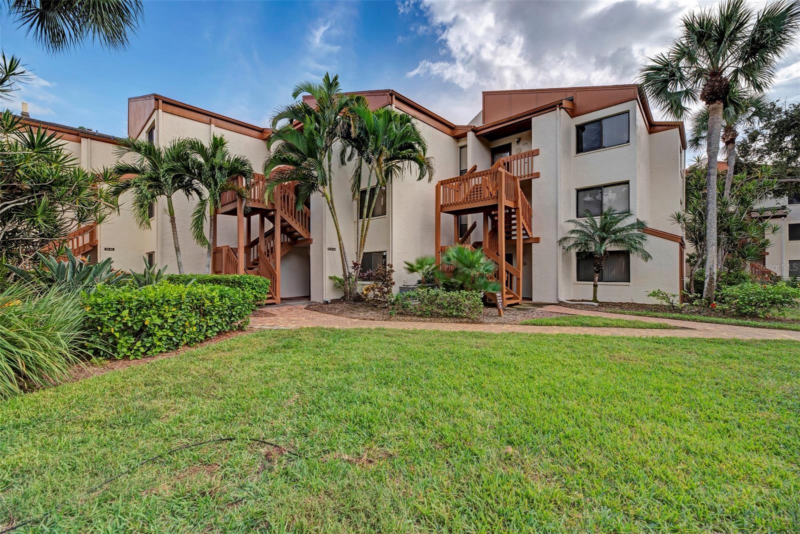 1800 Cove II Place 213 — photo