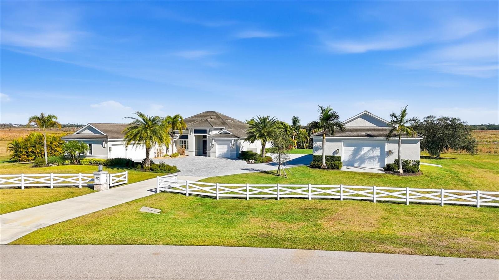 3467 Compound Court — photo