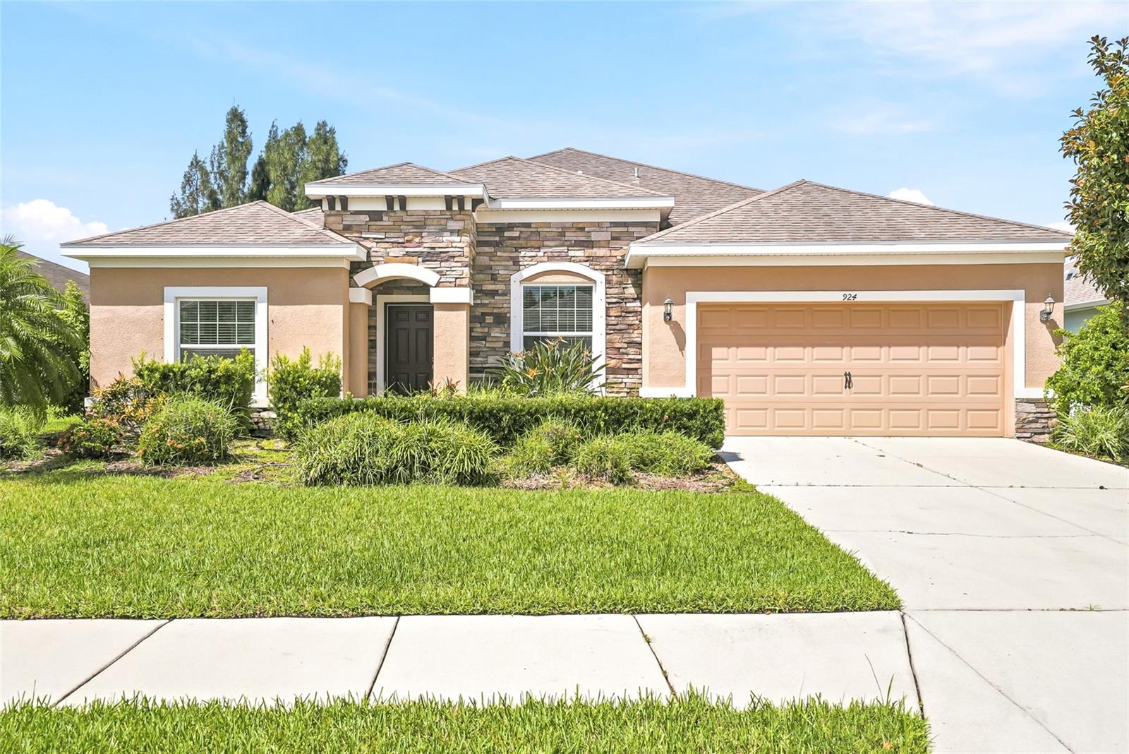 924 Buttercup Glen — photo