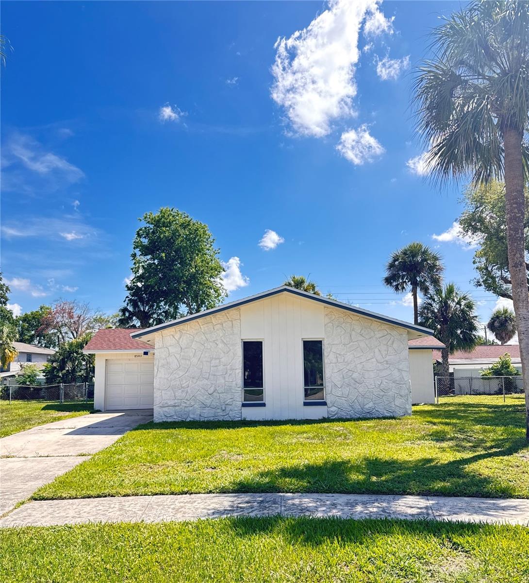8302 N Flintrock Court — photo