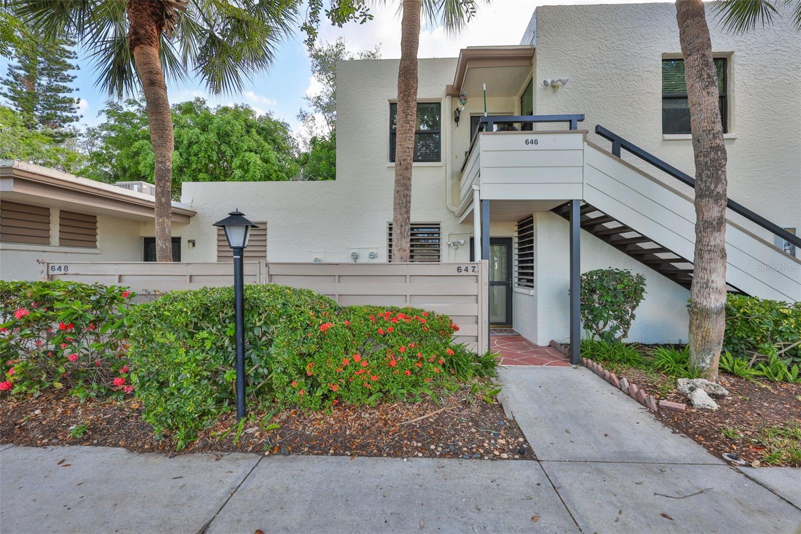 647 Woodlawn Drive 647 — photo
